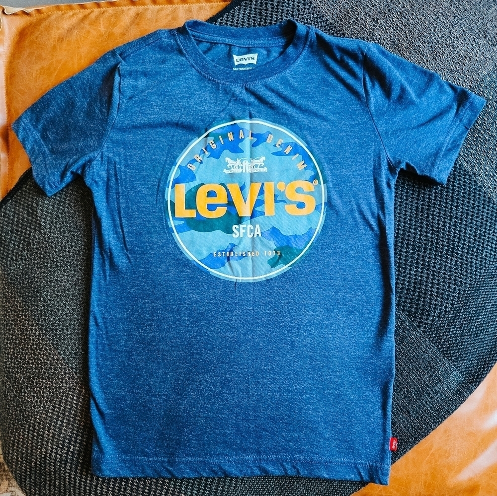 3/$20 Levi’s Boys Navy Circle Graphic Tee (Size)